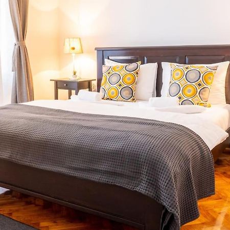 Central And Comfy 2Bdr Apartment Near Parliament ベオグラード エクステリア 写真