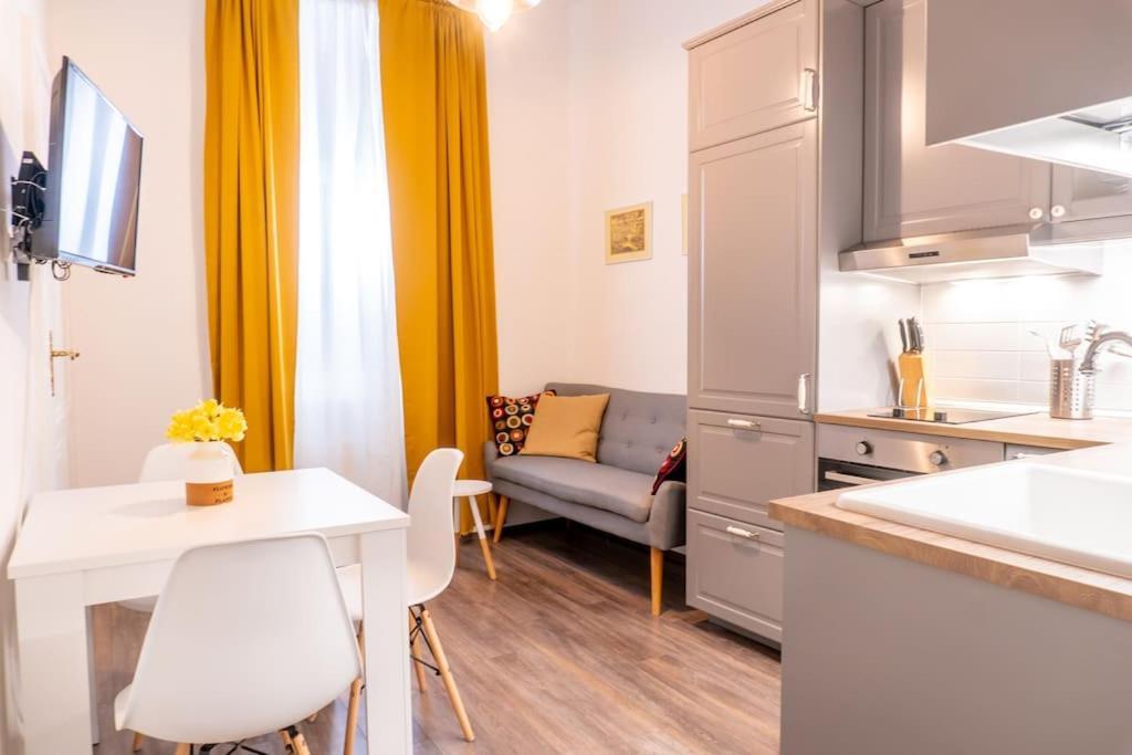 Central And Comfy 2Bdr Apartment Near Parliament ベオグラード エクステリア 写真